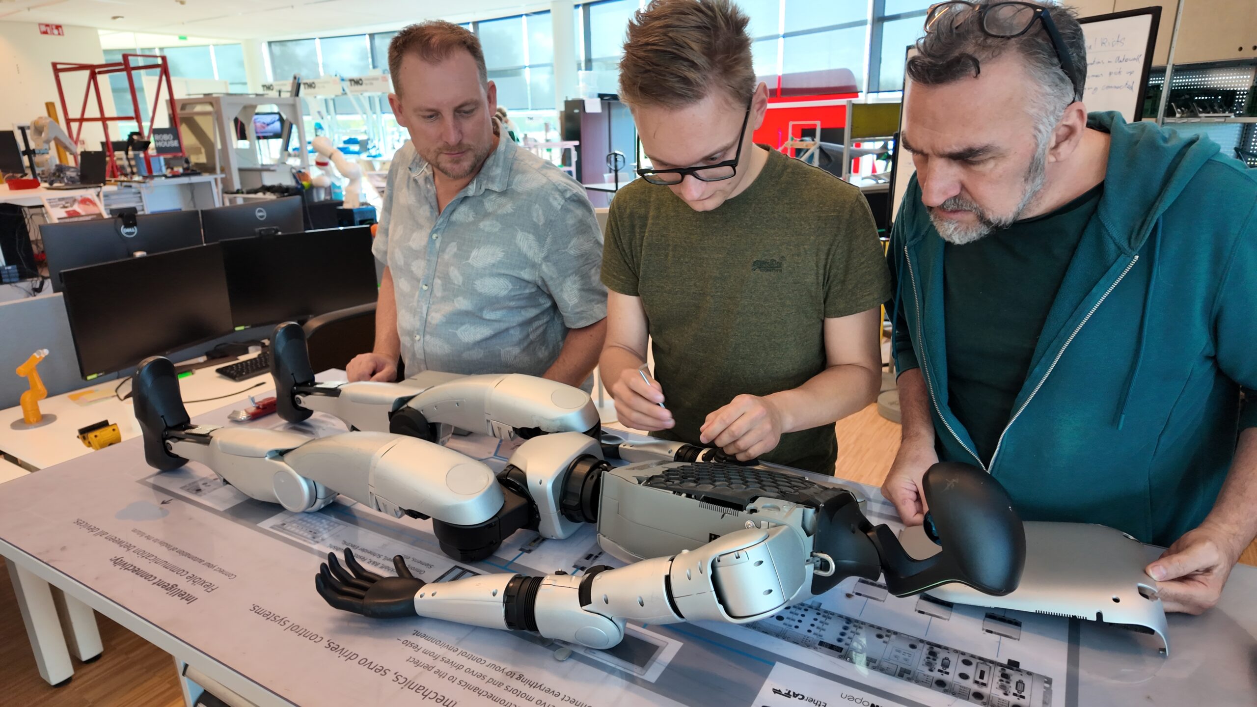 5G humanoids plukken tomaten | Value Added IoT distributie | MCS